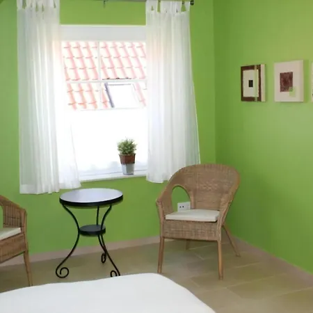 Mit Einem Grossen Garten Und Suedterrasse In Ruhiger Lage, Ideal Fuer Einen Urlaub Mit Der Ganzen Familie
