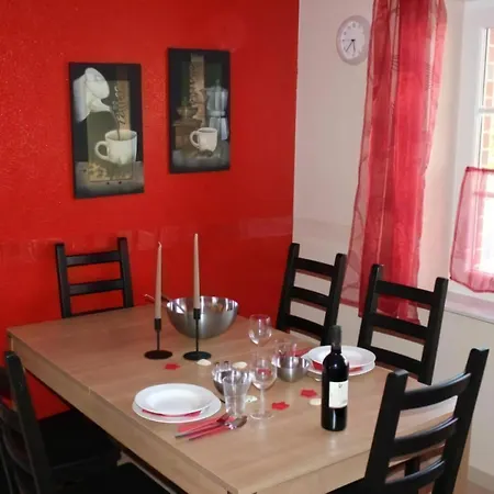 Mit Einem Grossen Garten Und Suedterrasse In Ruhiger Lage, Ideal Fuer Einen Urlaub Mit Der Ganzen Familie